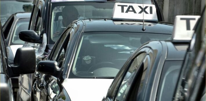 Planning Your Christmas Trip from Leeds with Airport Transfers
