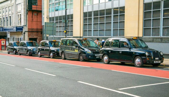 Choosing Low-Emission Taxis for Your Leeds Airport Ride