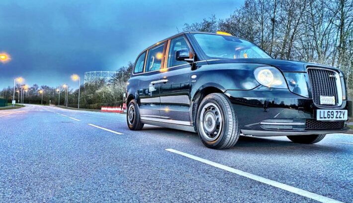manchester-taxi-tours-electric-black-cab 1